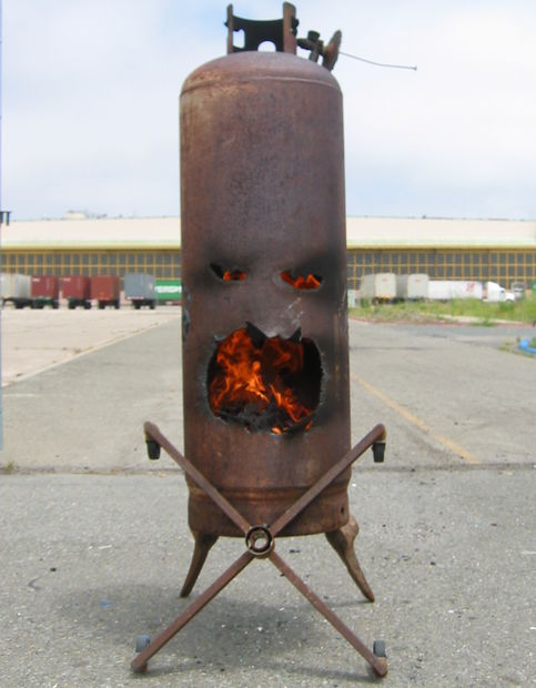 Chimenea de exteriorDIY hecha con un viejo tanque de propano