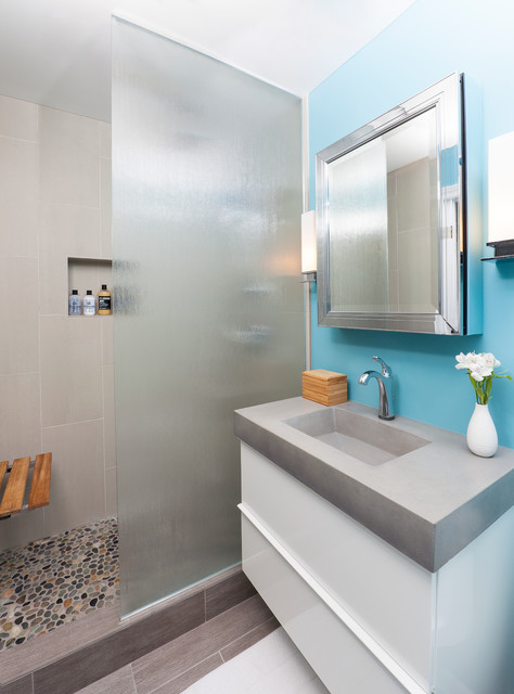 Remodeling Small Bathroom with Bright colors
