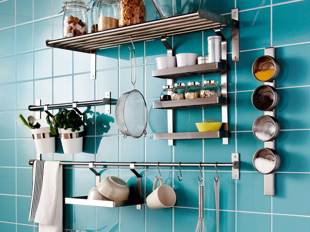 Keep your kitchen utensils on the walls