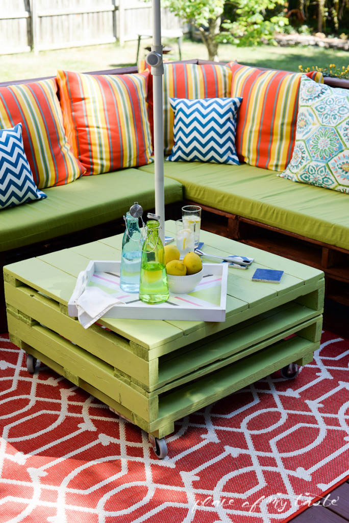 Patio Makeover with DIY Pallet Furniture