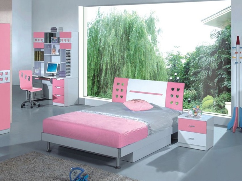 teen girl bedroom
