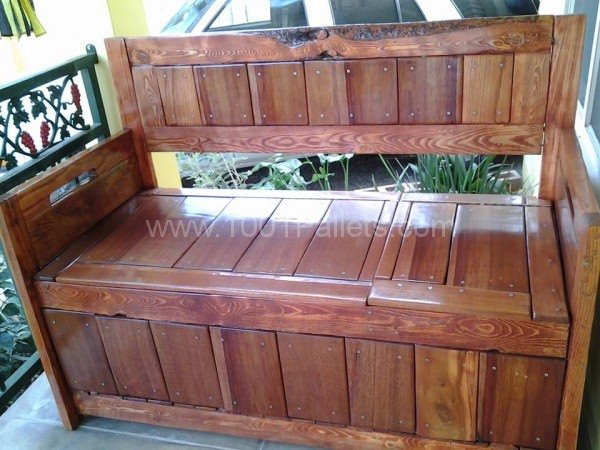Recycled Pallet DIY Storage Bench