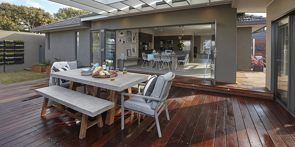 15 DIY Decks You Can Build Yourself For Outdoor Retreat
