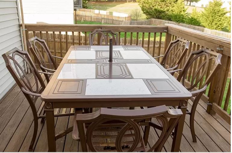 DIY Outdoor Dining Table